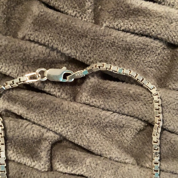 Sterling Silver Box Link 18 in Chain Necklace - Picture 3 of 5